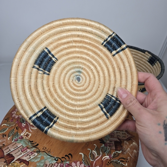 Vintage African Hand‎ Woven Coil Basket/Bowl and Trivet Natural Rattan Primitive - Picture 11 of 17